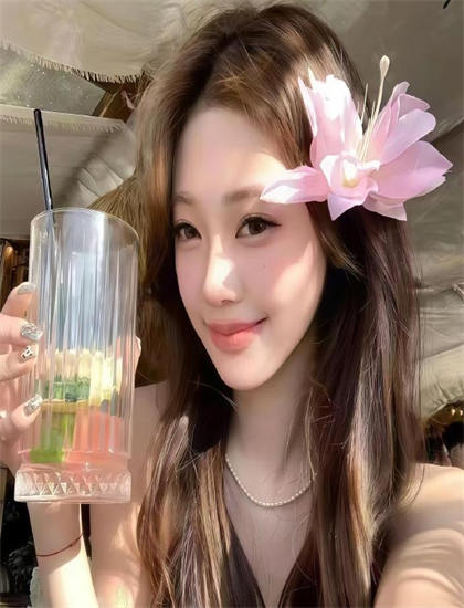 《曼谷爱情故事之纯真》场景布置分析：环境设计与主题呼应探讨